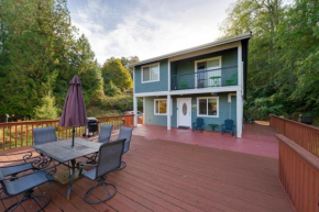 Herron Island Cabin with Deck Walk to Beach!